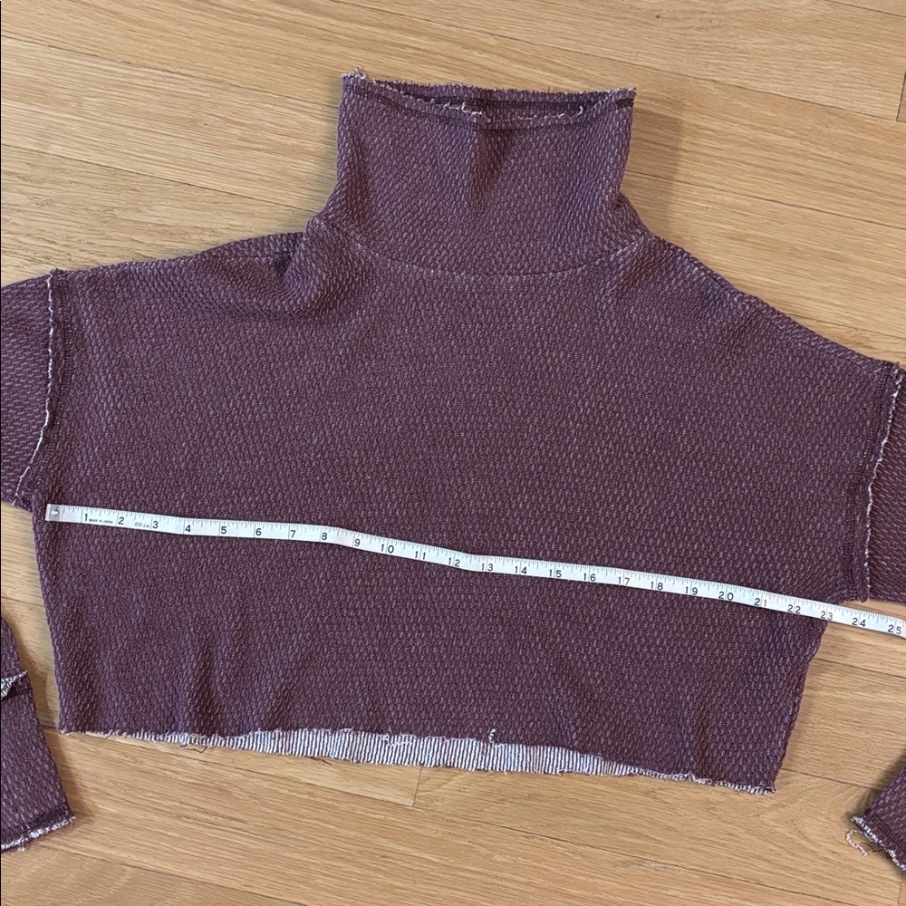 Out From Under Camino Long Sleeve Turtleneck Cropped Sweater Top Medium Burgundy - Picture 14 of 16